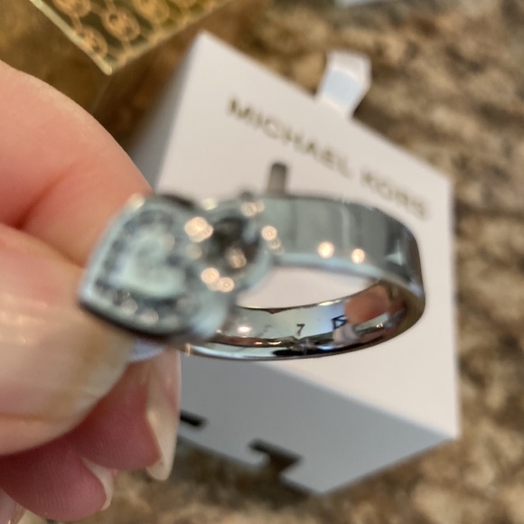 Michael Michael Kors Ring - Picture 4 of 7